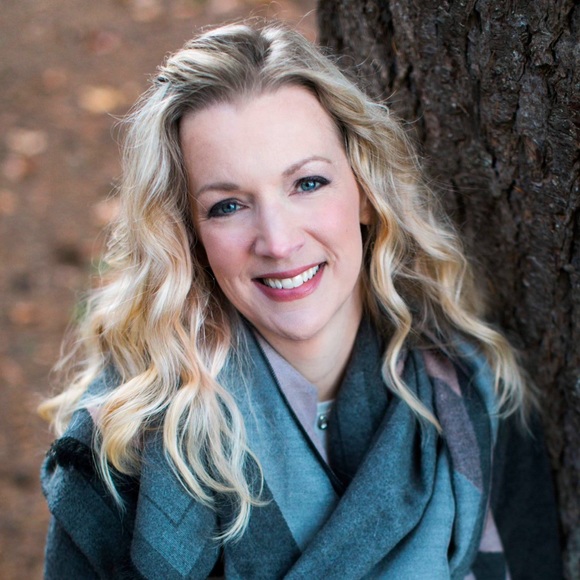 Meet your Posher, Courtney - Picture 1 of 1